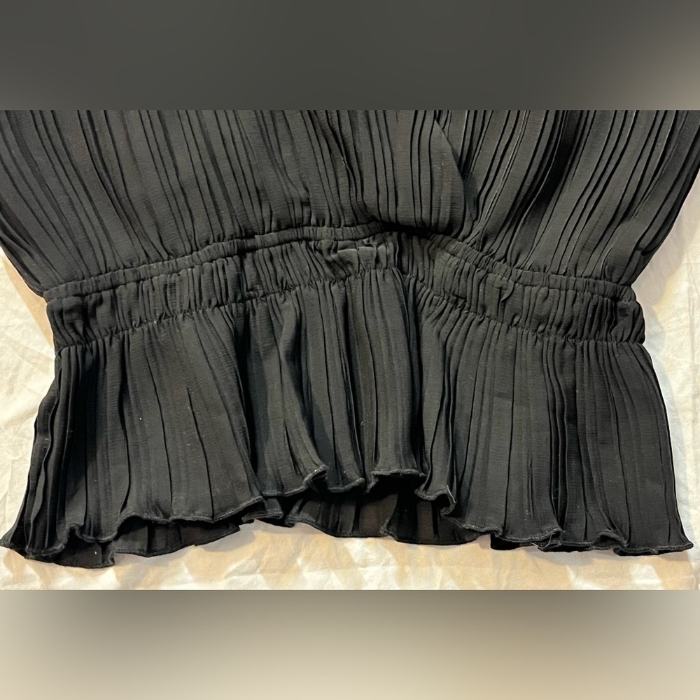 Moodie Women’s Small Black Sleeveless V-Neck Top - Picture 4 of 9